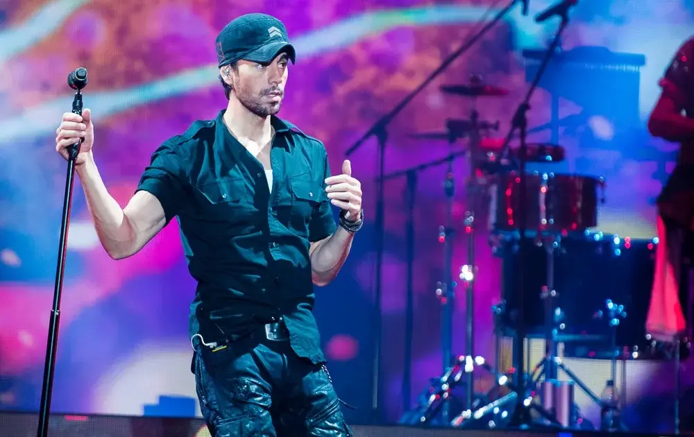 Ile trwa koncert Enrique Iglesiasa? Poznaj czas trwania występu!