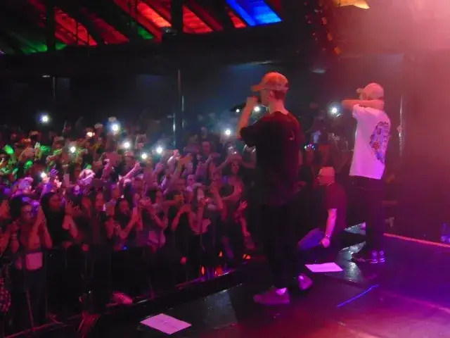 Zdjęcie Ile trwa koncert Bars and Melody? Poznaj szczegóły i czas trwania